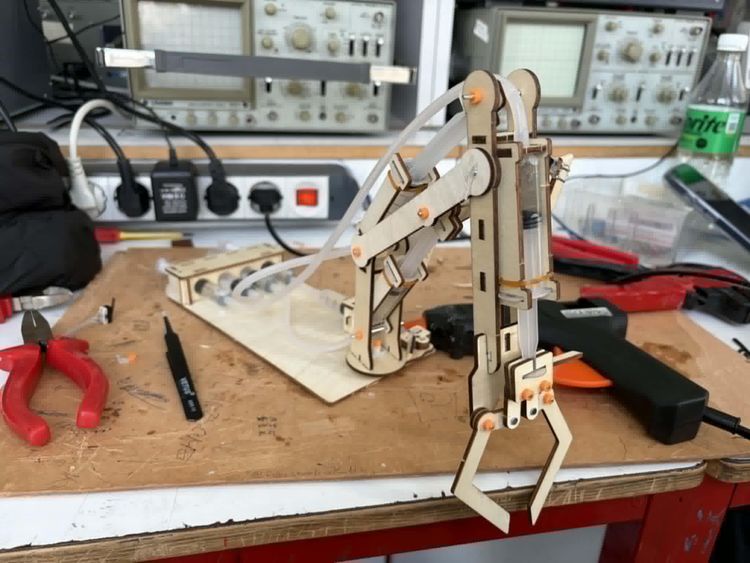 Hidraulikával működő szerkezet – saját készítésű projekt!